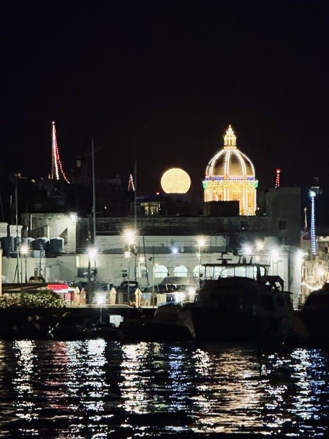 Half-day Full Moon Yacht Tour