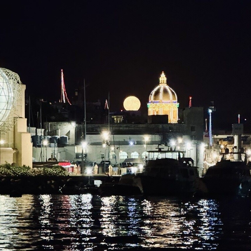 Half-day Full Moon Yacht Tour