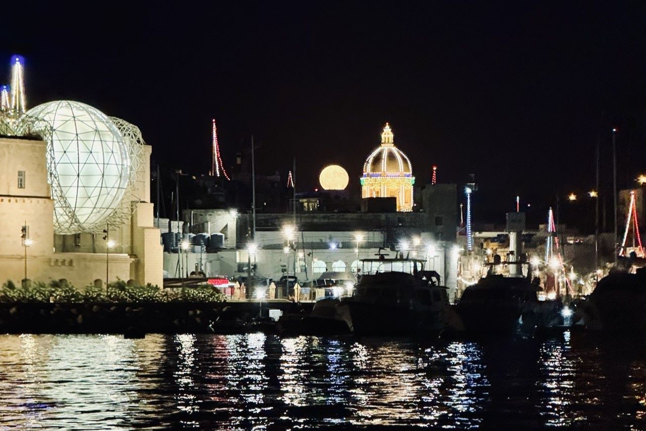 Half-day Full Moon Yacht Tour